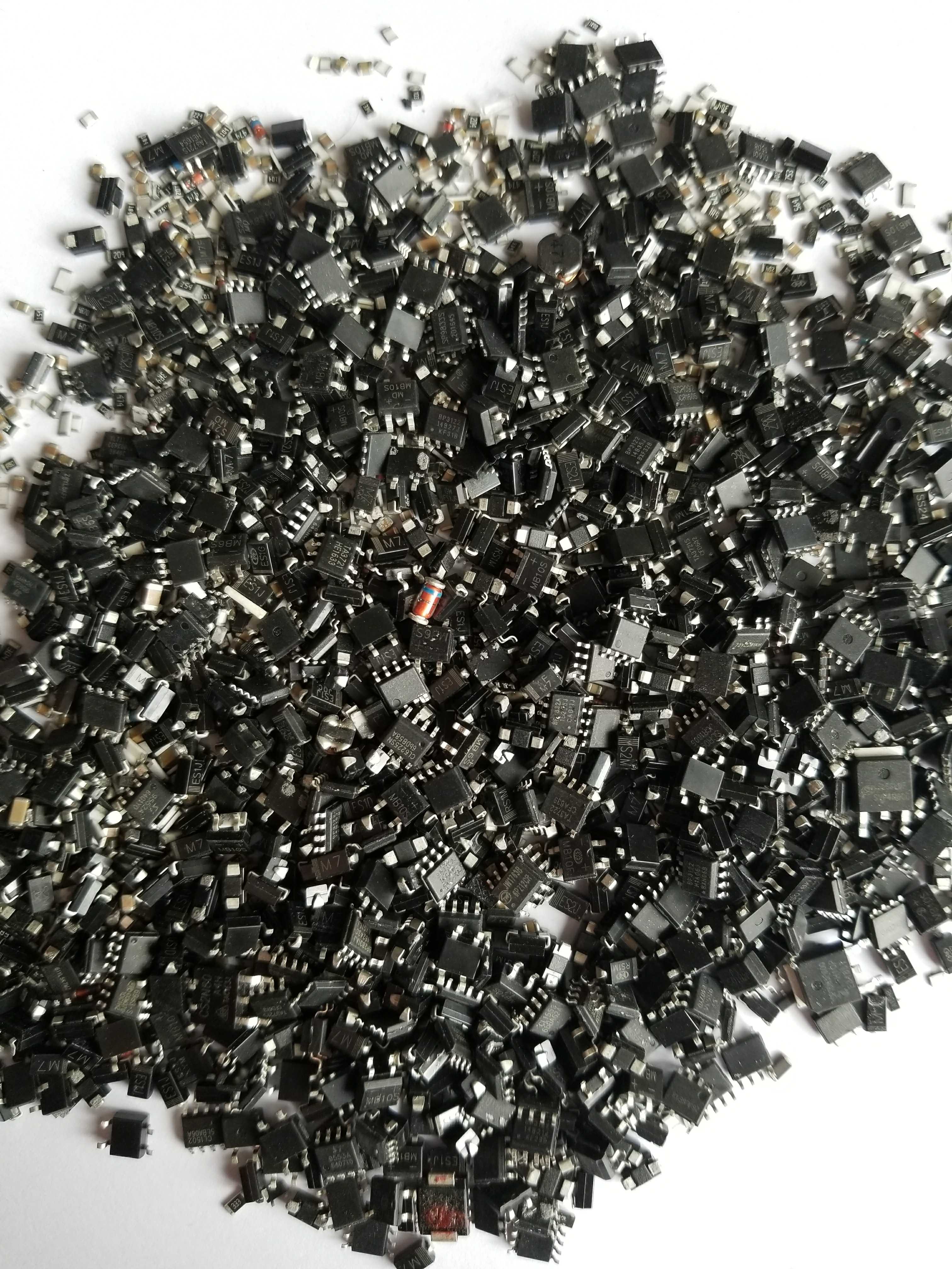 8元10g混装电子元件包 芯片 IC 三极管 贴片电阻电容二极管桥堆