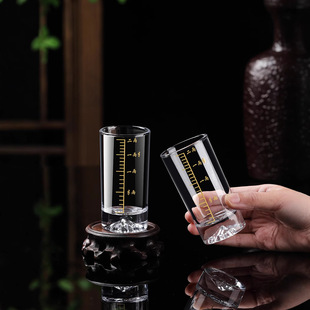 好看的白酒杯冰山底二两套装家用高端水晶玻璃分酒器刻度高烈酒