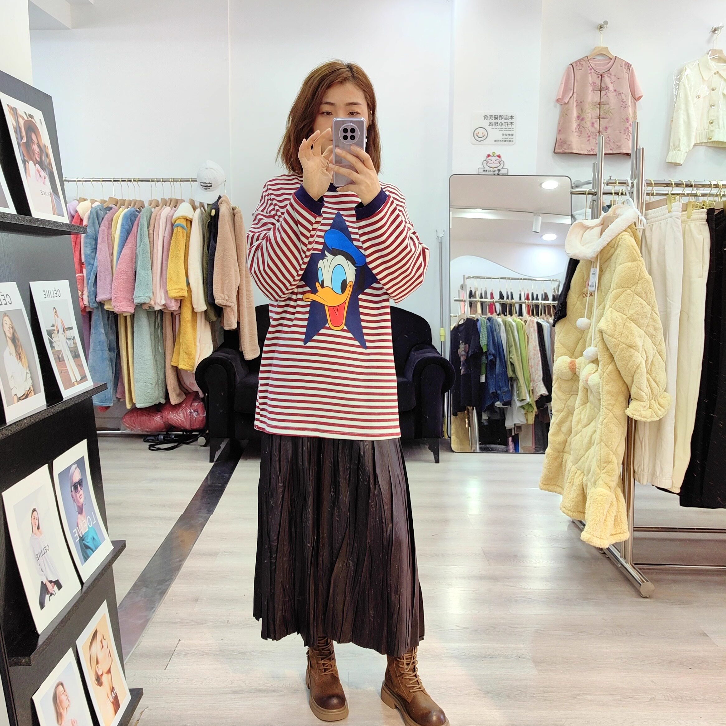深圳南油高品质女卫衣韩系女装卡通印花唐老鸭长袖大版卫衣T恤秋