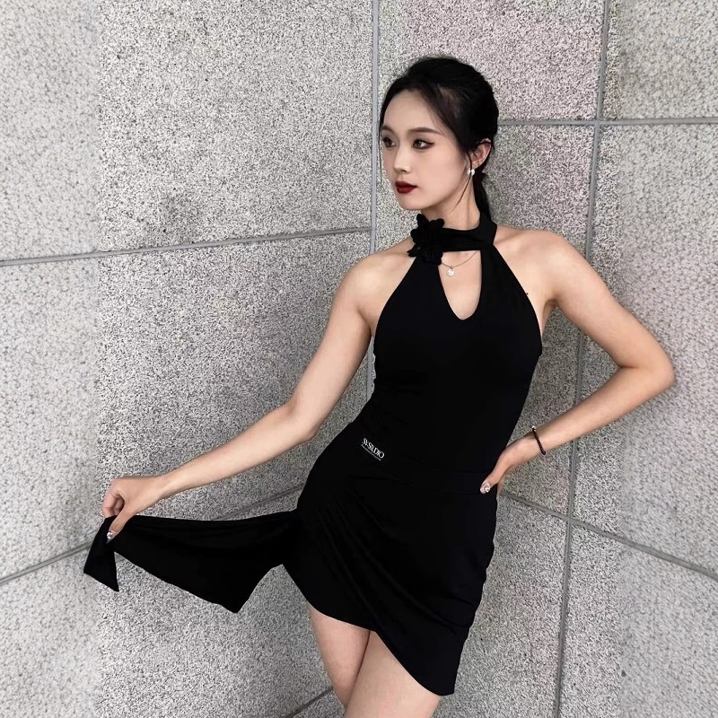 2026新款女拉丁舞黑色挂脖连体上衣练功服飘带分体半裙显腿长套装
