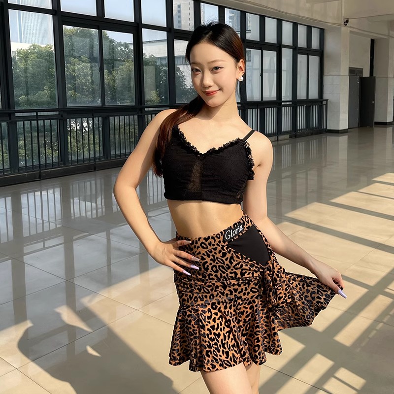 吊带短款上衣豹纹百褶裙练功服