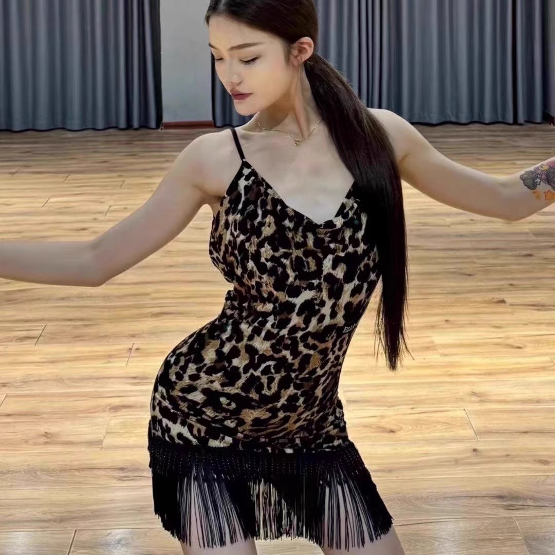 高级感豹纹流苏露背连衣裙练功服