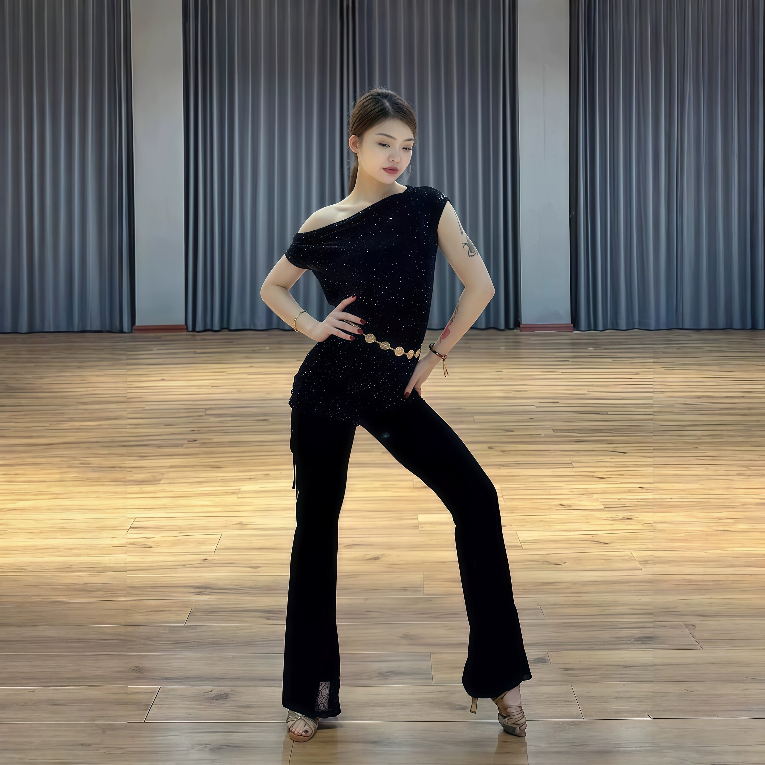 2026新款拉丁舞女成人黑色无袖亮片斜肩罩衫上衣喇叭裤练功服套装