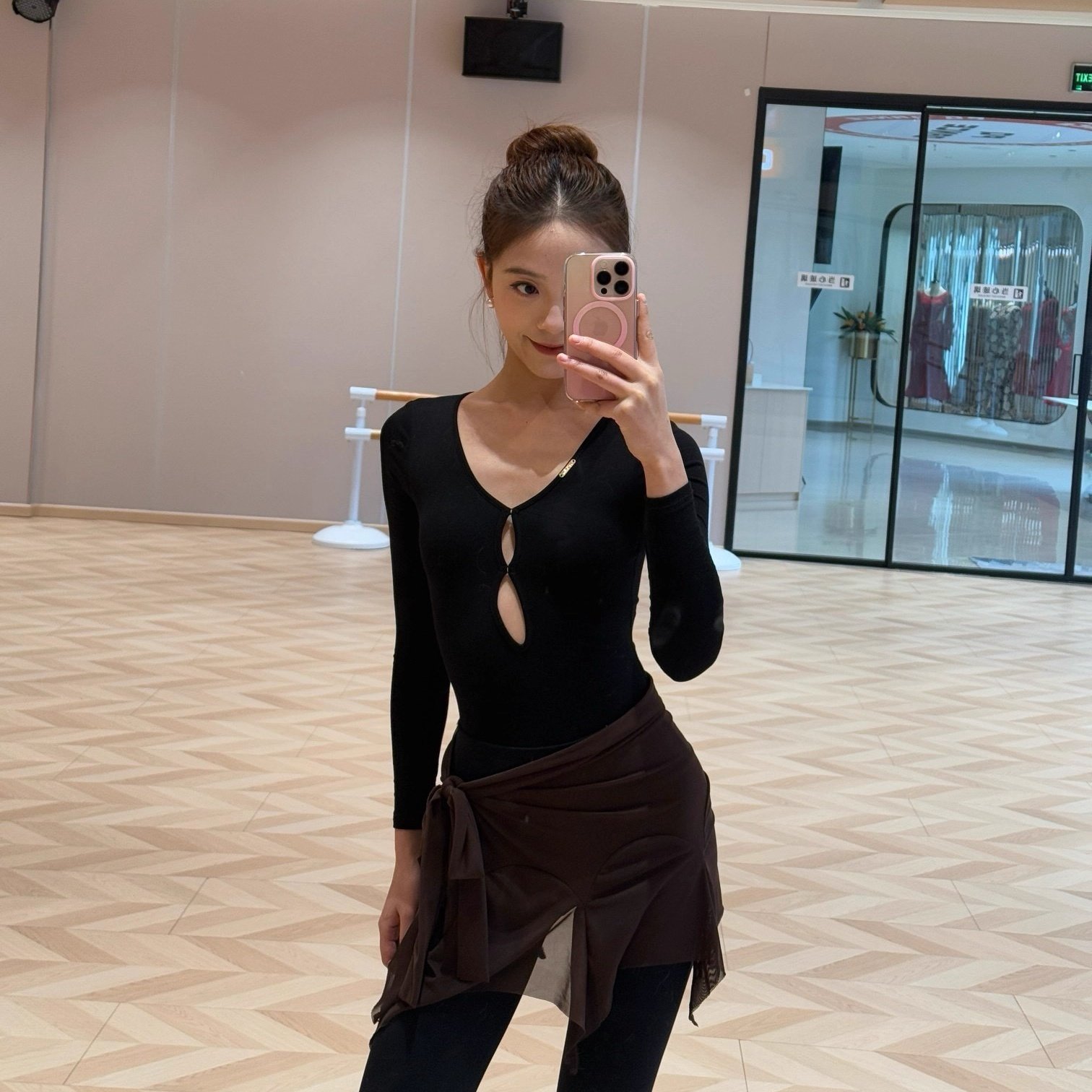 2026春成人拉丁舞服女镂空V领(罗纹)系列长袖新款高级练功上衣