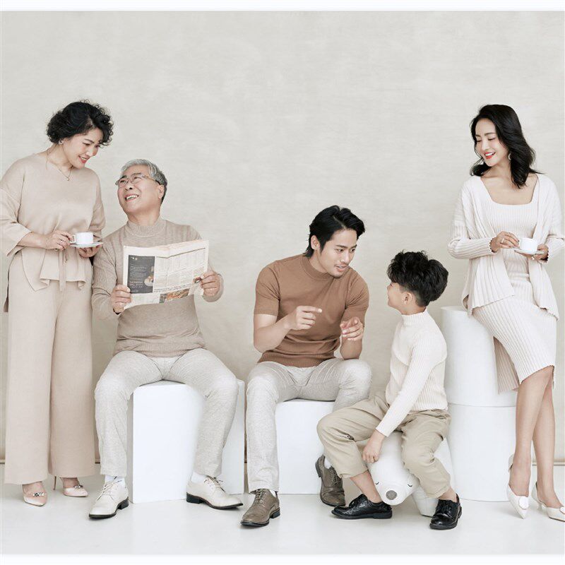 新款全家福服装家庭装影楼主题摄影一家六口拍照咖啡色毛衣亲子装