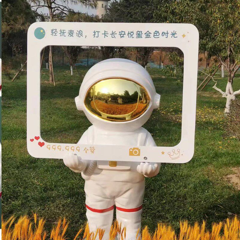 玻璃钢太空人雕塑户外商场创意美陈装饰小品宇航员模型落地大摆件