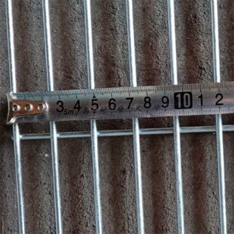 新品新品镀锌铁丝j网围栏铁网网格网片小孔加粗防护网电焊Y养殖网