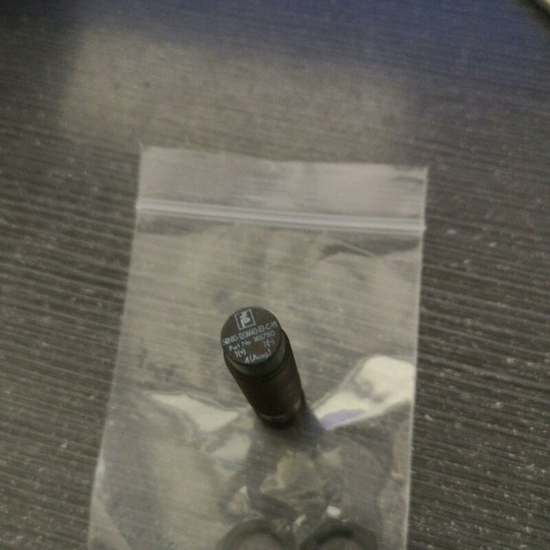 传感器NRN10-12GM40-E2-C-V1 - 实物图