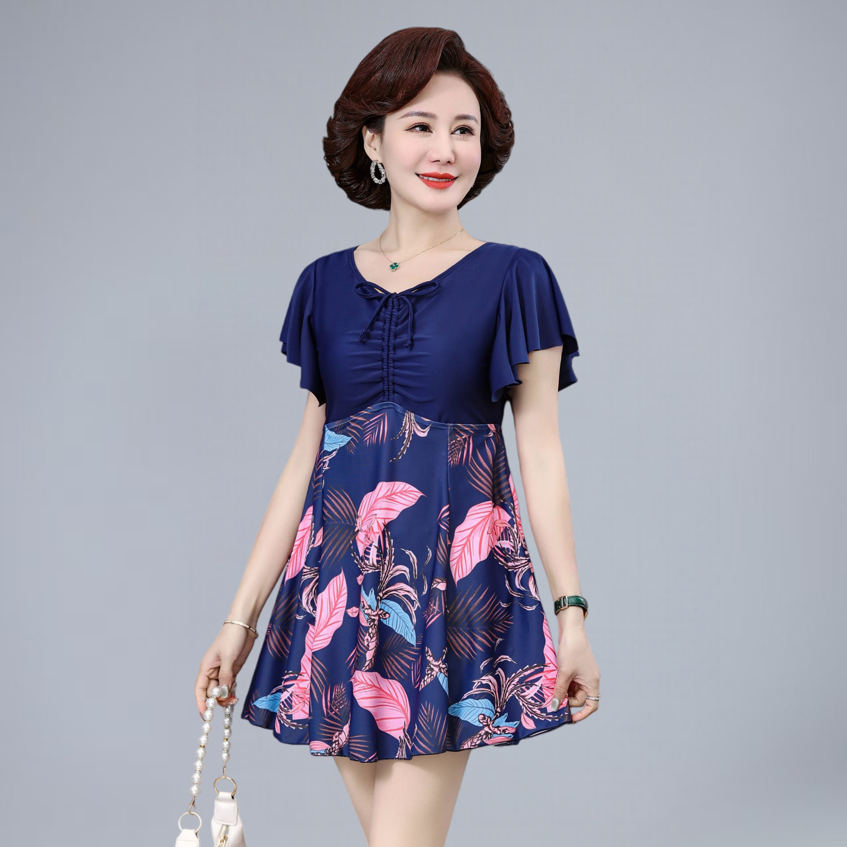 妈妈泡温泉泳衣女2025新款中老年保守连体如厕式显瘦遮肚大码泳装