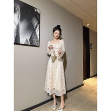 入秋连衣裙杏色蕾丝长款方领喇叭袖显瘦轻奢重要场合洋气高贵长裙