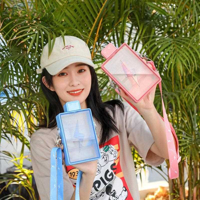 新款直销雅非奇创意颜值闪电网红长方形塑料水杯便捷斜跨背带水壶