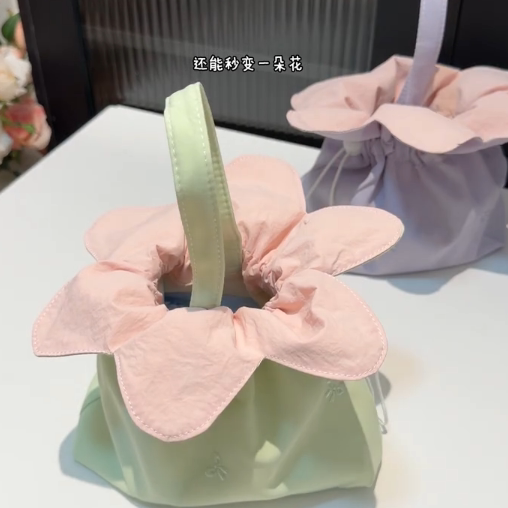 花朵抽绳大容量通勤便携手提包