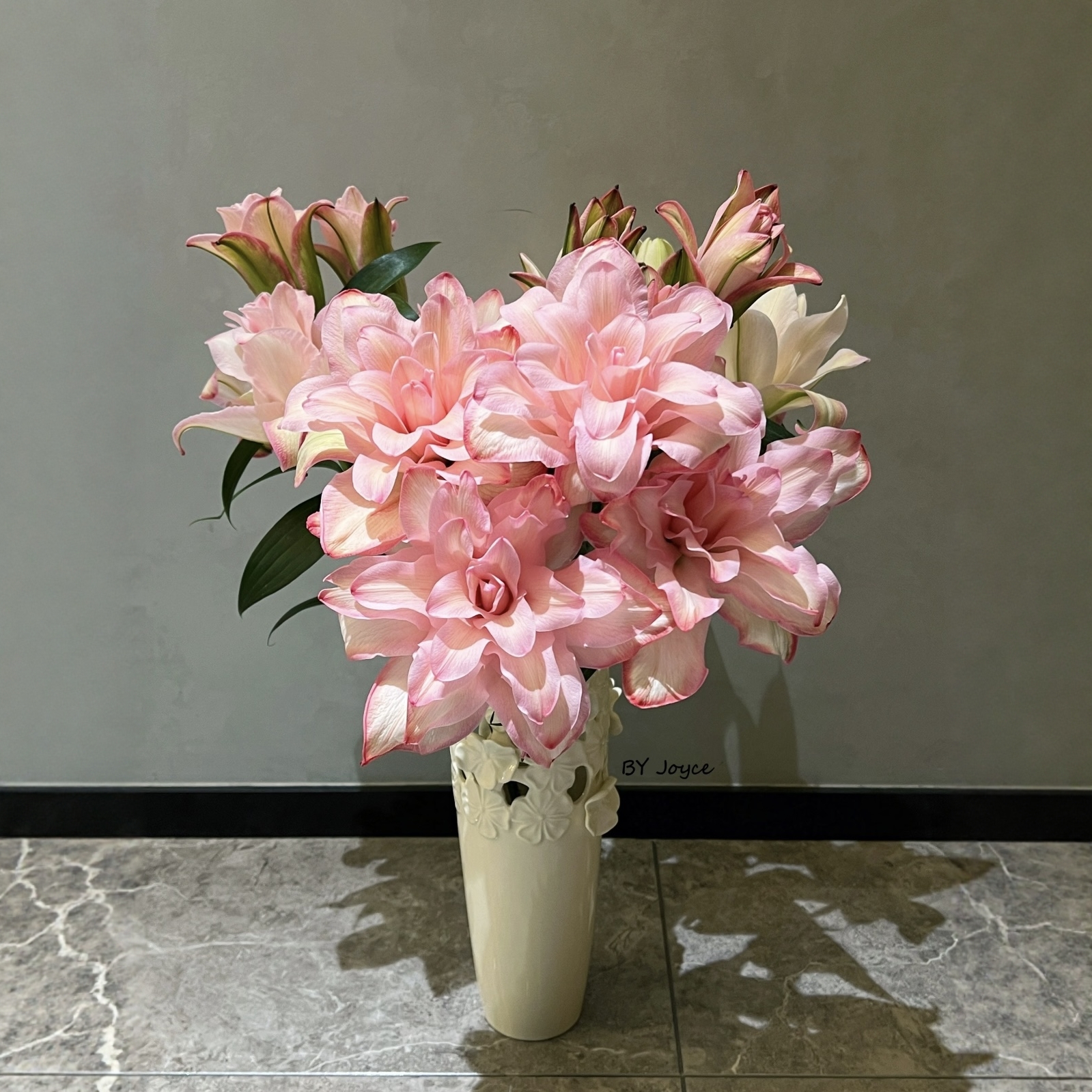 新品布朗尼重瓣香水百合吸色高端花材鲜切花瓶插水养重瓣香水百合