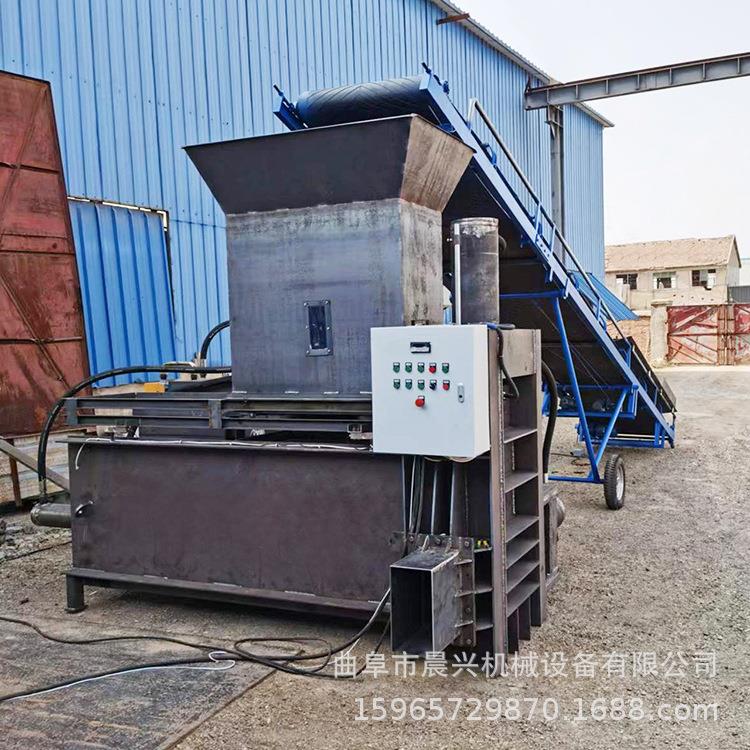 方捆套袋打块机电启动操作全自动青储打包机秸秆饲料液压压块机