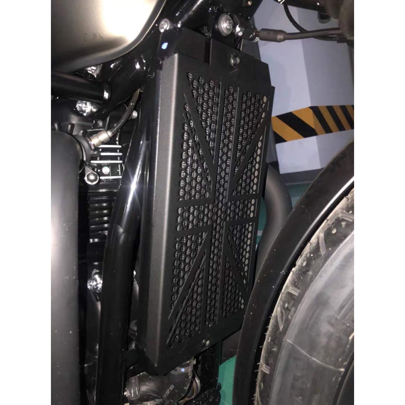 适用凯旋Bobber Speedmaster T120 T100改装配件水箱护网保护罩