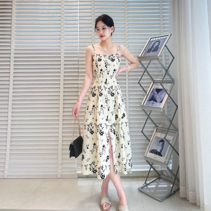 春夏碎花吊带连衣裙长裙收腰长款2024新款女夏季吊带裙高级感法式