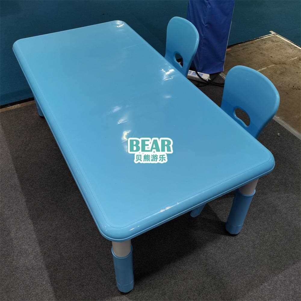 直销新款直销儿童加厚全塑料光面桌椅幼儿园宝宝套装学习桌绘画桌