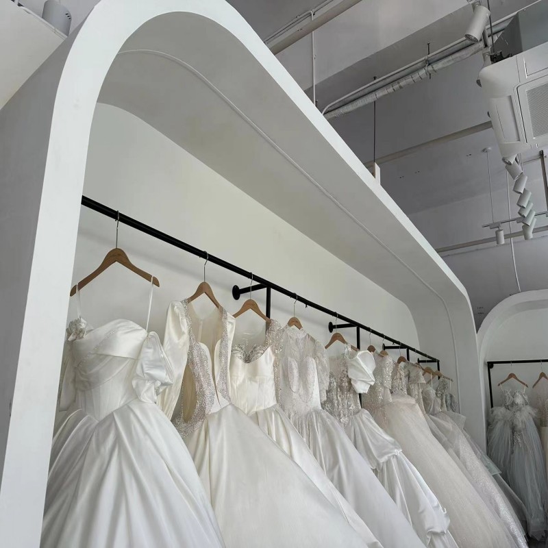 铁艺婚纱店展示架服装店上墙挂衣杆影楼礼服秀禾服专用货架定制