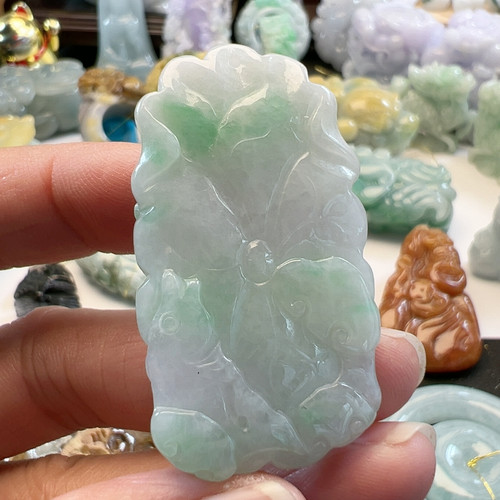 送证书天然翡翠A货荷叶鱼