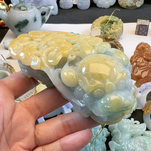送证书天然翡翠A货黄加绿大貔貅
