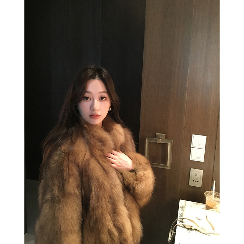 2025冬季新款新款狐狸毛皮草女冬季显瘦年轻短款毛毛外套B1888