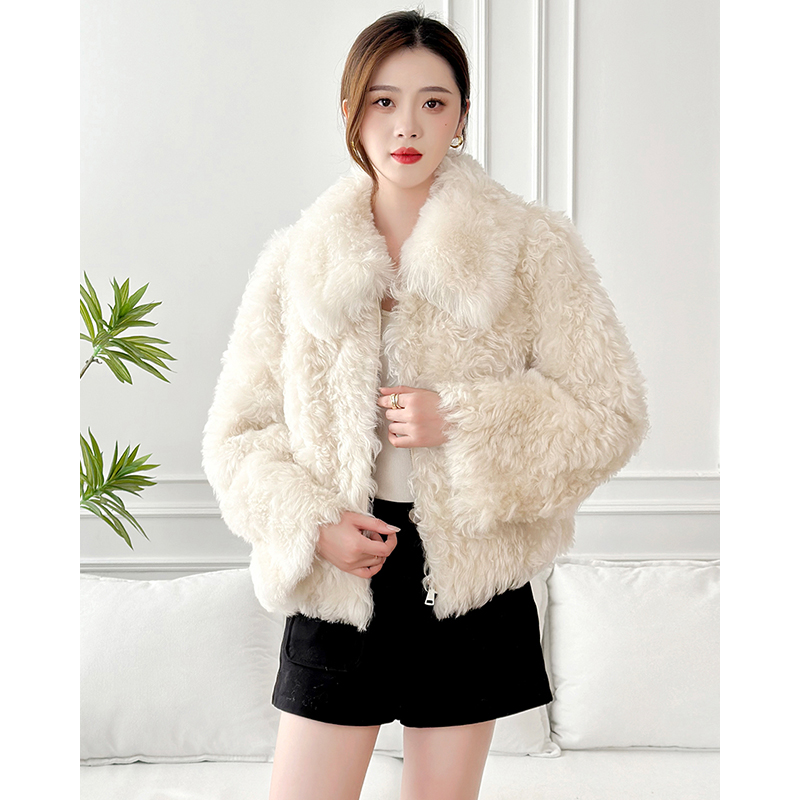 翻领莫斯纳皮毛一体2025新款冬季时尚皮草外套女高级气质B2178