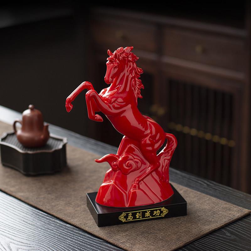红色陶瓷马摆件十二12生肖瓷器客厅招财风水补角骏马到成功工艺礼