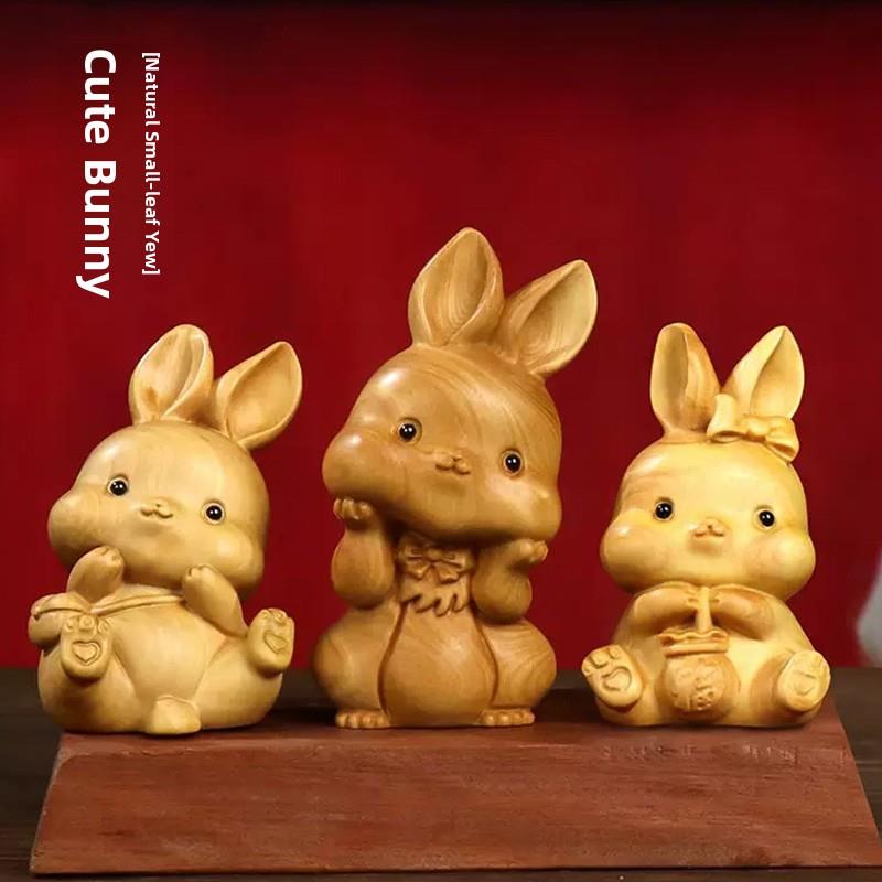 天然小叶黄杨木雕刻可爱生肖兔摆件卡通治愈创意桌面装饰木质文玩
