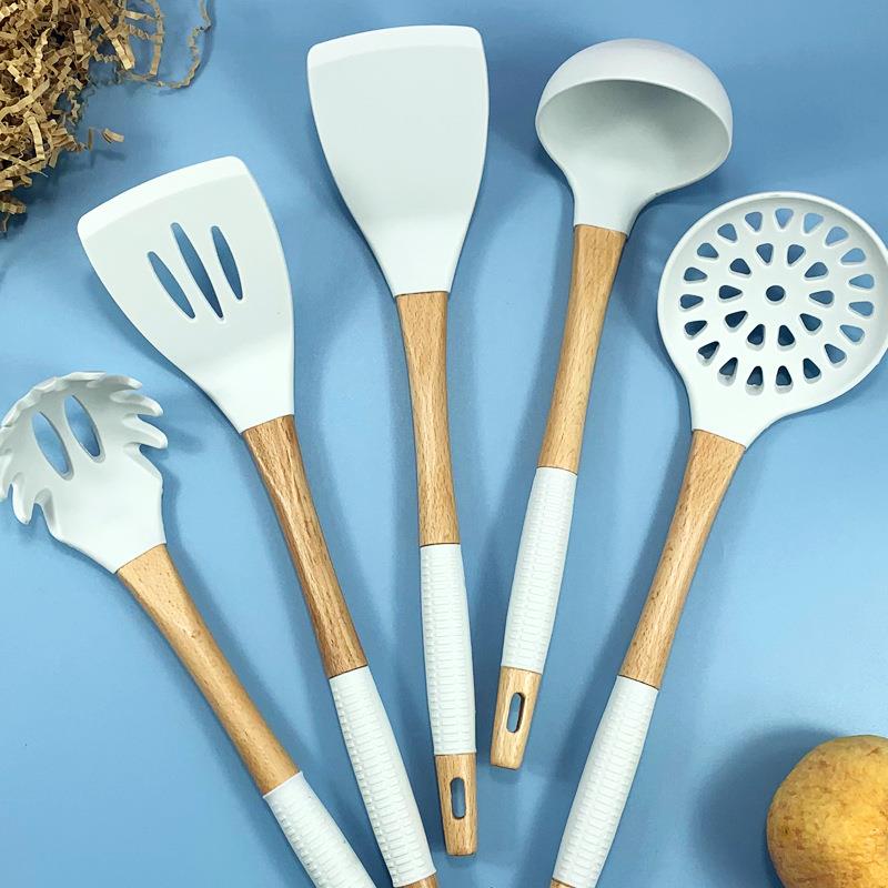 直销新款厨房硅胶铲子7件套 实木手柄不粘锅铲汤勺捞篱套装 工厂