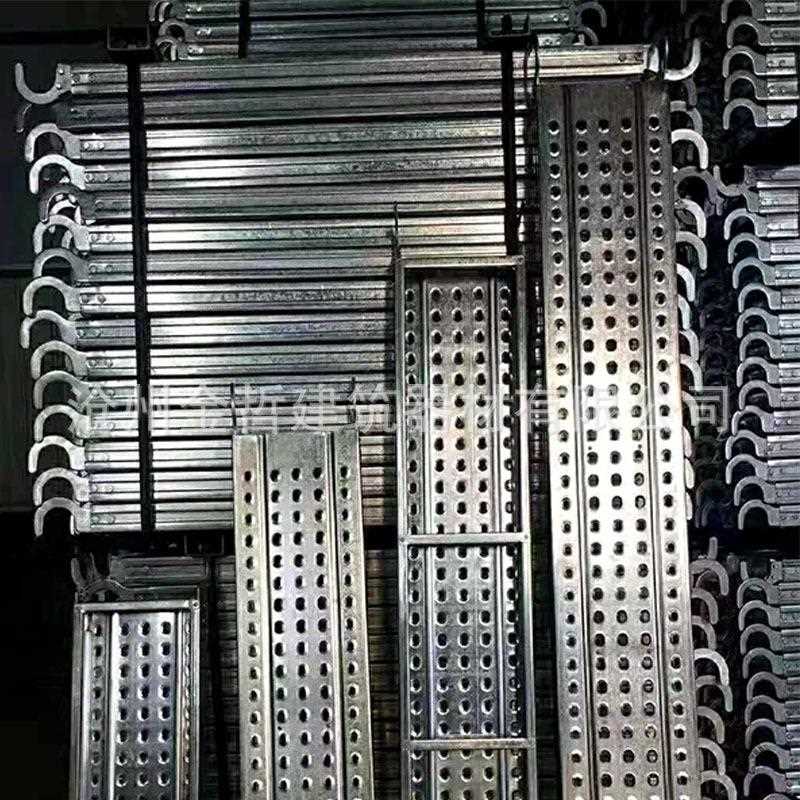 直销新款镀锌钢跳踏板冲孔盘扣脚手架跳板工地挂钩钢跳板配件