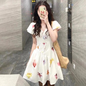 法式泡泡袖v领白色连衣裙女夏2025新款小个子印花绝美小裙子