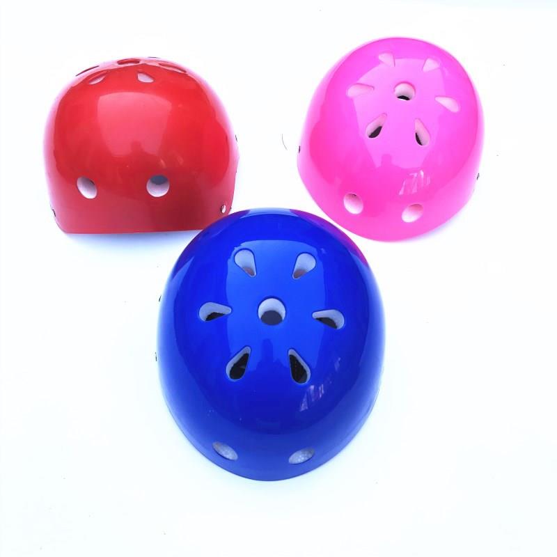 直销新款儿童骑行轮滑街舞头盔梅花盔漂流帽护具11孔透气男女用直