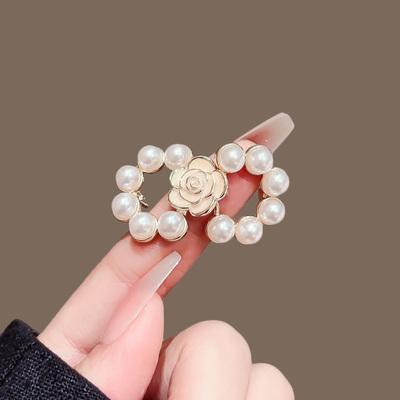 贵气珍珠山茶花收腰扣