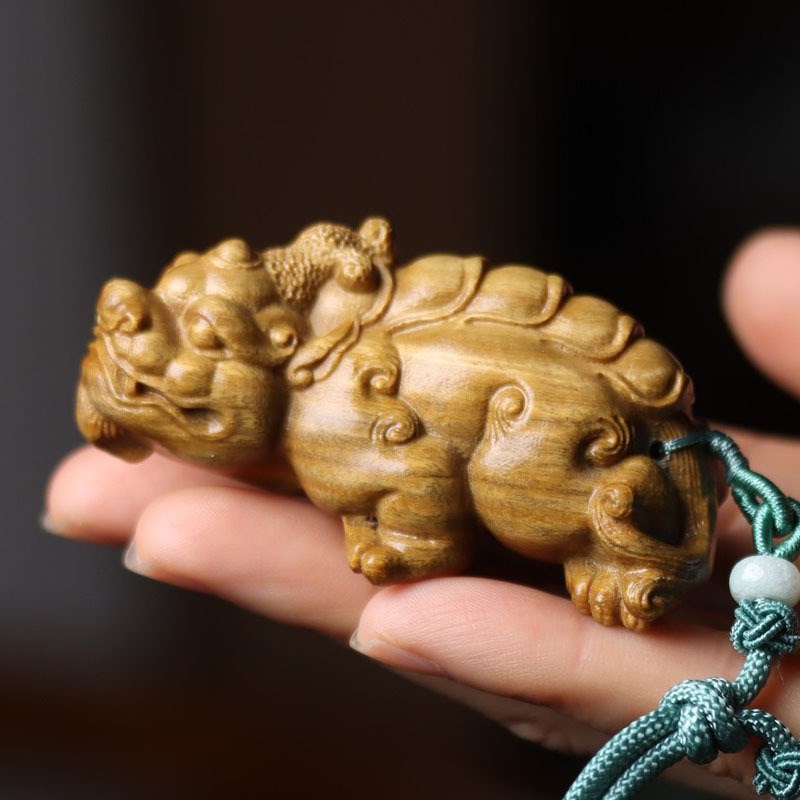 绿檀貔貅把件 阿根廷绿檀雕刻左右貔貅汽车挂件 檀木文玩摆件
