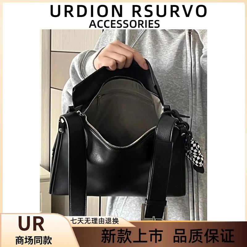 UR2025新款高级质感简约软皮邮差包通勤百搭单肩包宽肩带斜挎包女