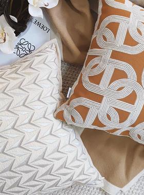 现代轻奢焦糖橙色客厅沙发抱枕濑兔毛靠枕简约高级感猪鼻锁靠垫