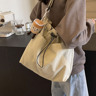 帆布包女斜挎2025新款大容量女士包包高级感小众通勤布包休闲挎包