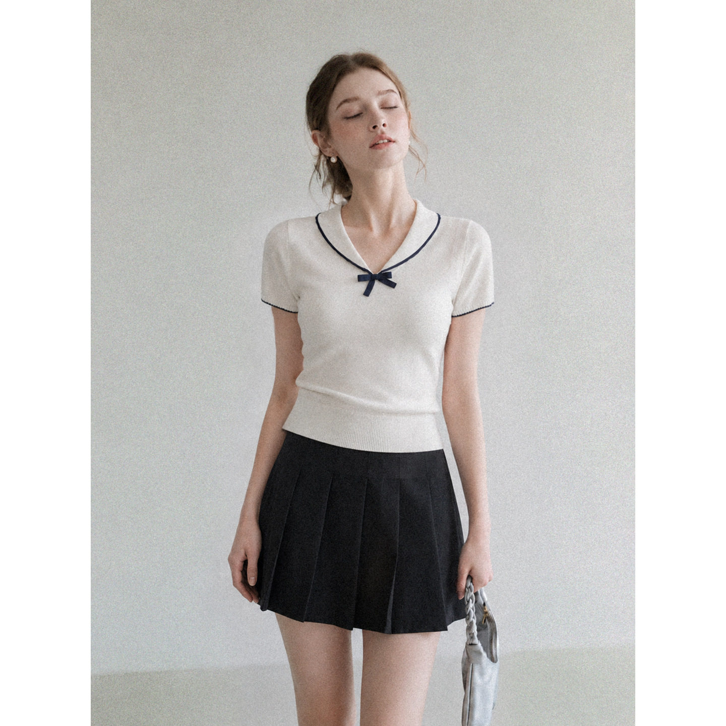 白色学院风蝴蝶结设计感V领短袖T恤女2026夏季新款正肩修身上衣