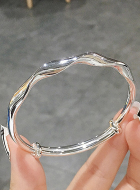 新款莫比乌斯扭纹手镯女纽线波浪亮面简约素圈高级感闺蜜手镯手饰