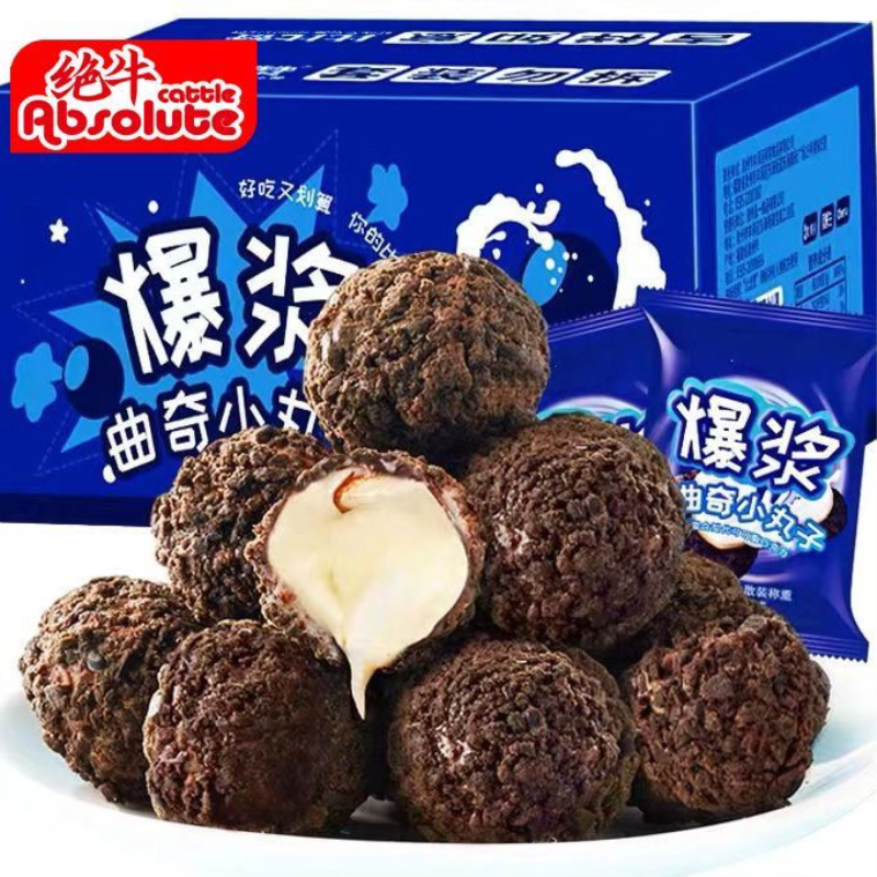草莓酸奶爆浆曲奇小丸子奶油夹心球巧克力味饼干小零食整箱批发