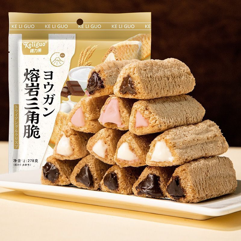 三角酥熔岩巧克力夹心威化饼干散装办公室休闲零食大礼包整箱批发