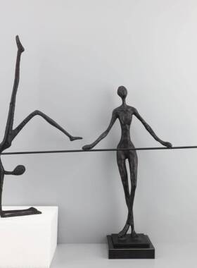 现代简约创17857意倒立物雕塑摆件墅客厅电视柜人样板房家居别软