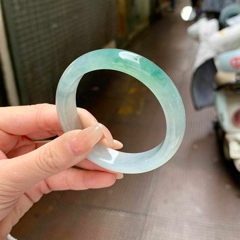 近3小时已售100+件热卖翡翠手镯