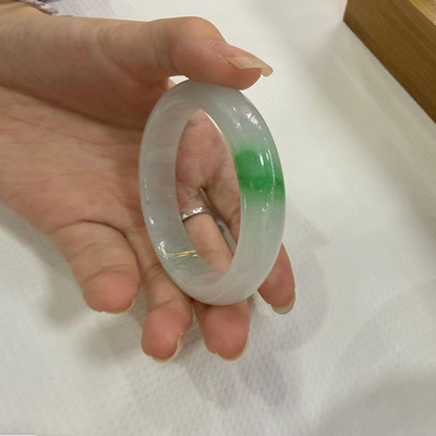 近3小时已售100+件翡翠手镯