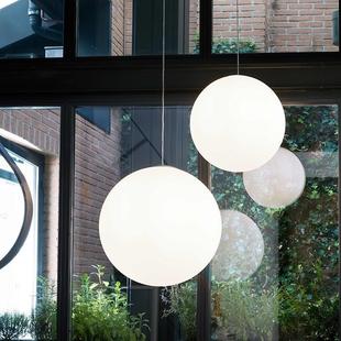 意大利餐厅单头吊灯客厅现代简约客厅卧室床头吊灯月球圆球吊灯具