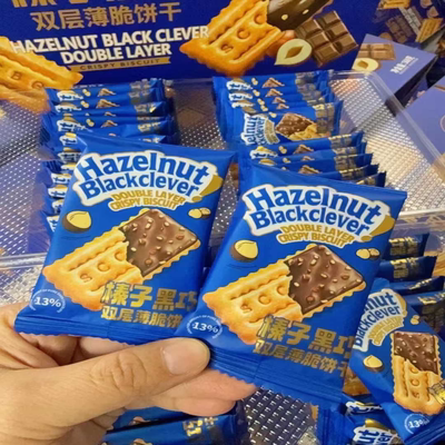 网红榛子黑巧克力夹心饼干双层薄脆独立包装高档巧克力解馋小零食
