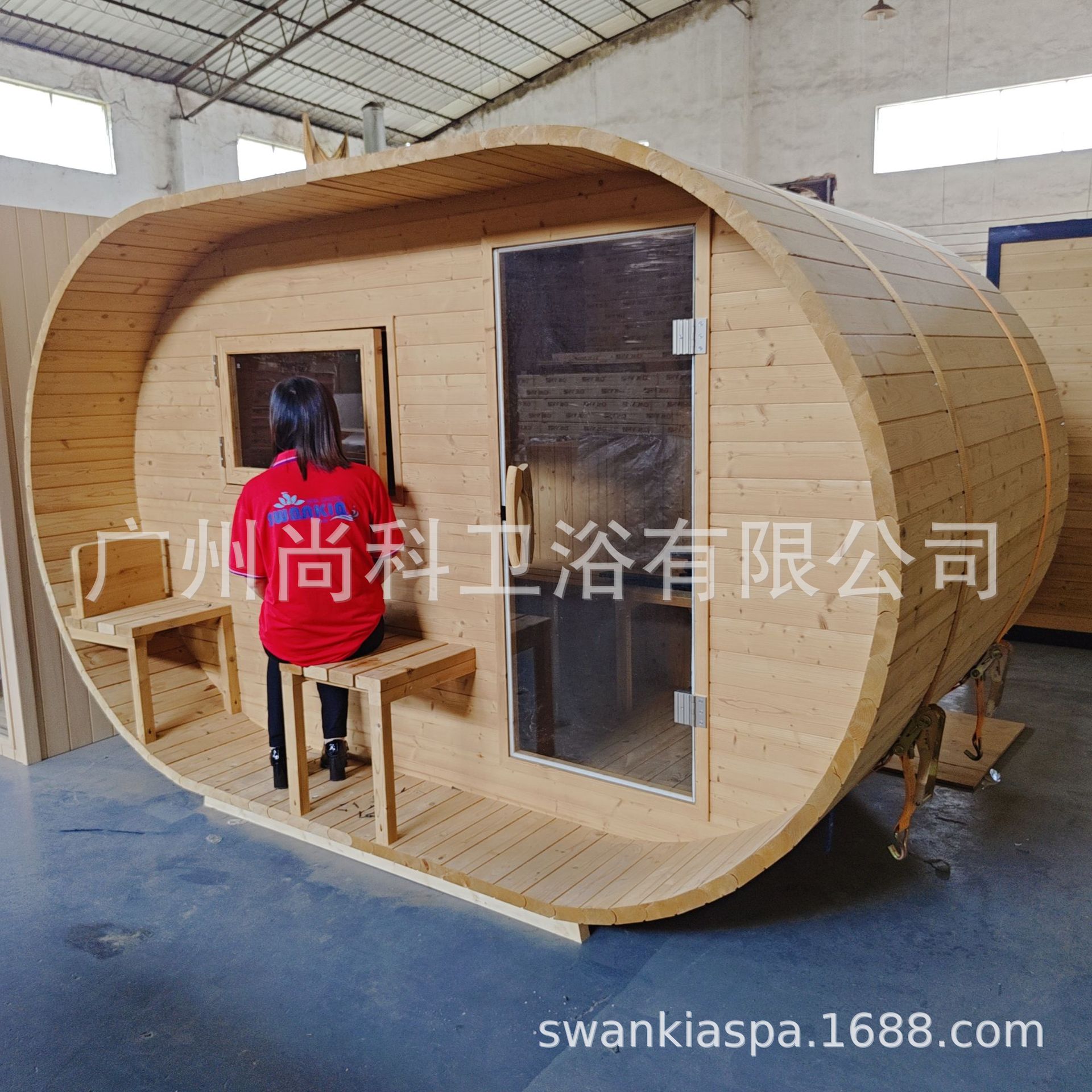 户外进口材质椭圆形圆汗蒸室外圆桶汗蒸房哈维亚炉沥青瓦桑拿房