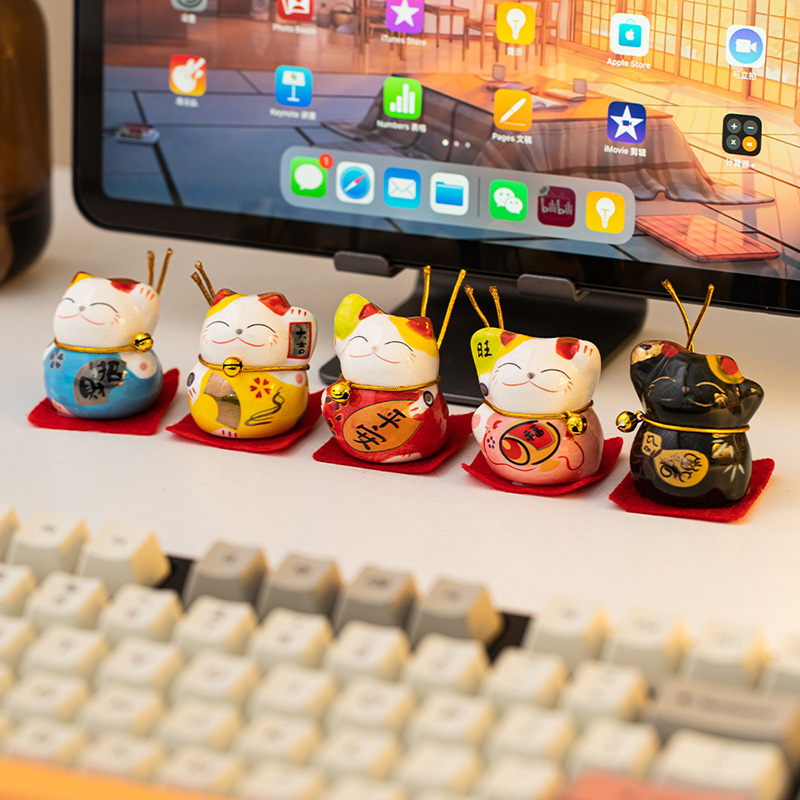 创意招财猫显示器摆件车载办公室电脑趴趴桌面工位装饰品治愈系