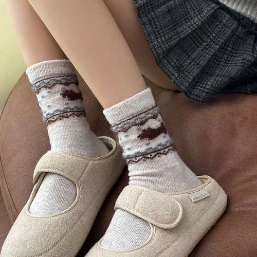 复古费尔岛小狗中筒袜子女秋冬季中筒袜加厚款长袜可爱保暖睡眠Q