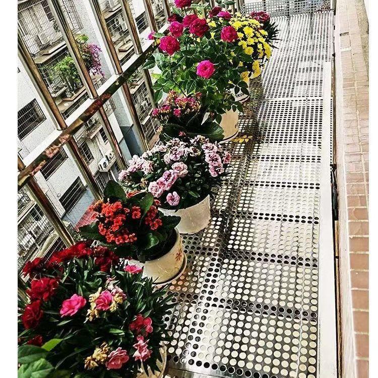 定制304不锈钢防盗窗垫板阳台防掉网防盗网阳台防护网防护栏孔板